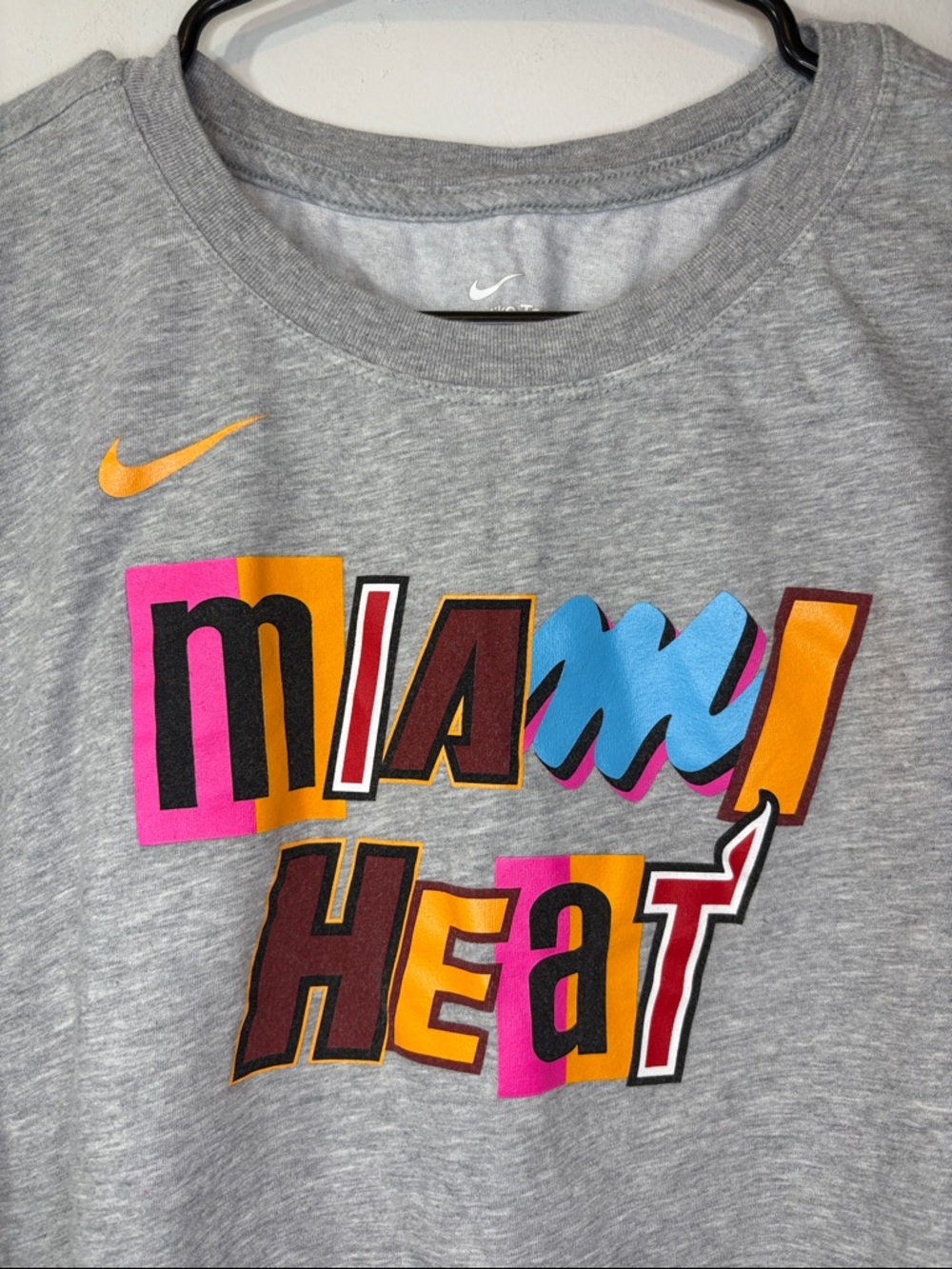 Miami Heat Nike Graphic Logo Ransom Note Mashup Font Text Crop Top Tee NBA XL